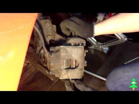 Как заменить передние тормозные колодки на Kia Sephia