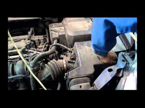 Как заменить воздушный фильтр двигателя на Ford Focus 2