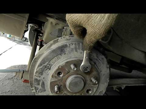 Как заменить тормозные колодки на Mazda Familia