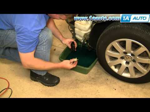 Как заменить насос стеклоомывателя на Volkswagen Passat Wagon 02-05