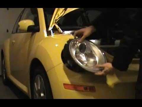 Как снять фару и поменять лампу ближнего или дальнего света на Volkswagen Beetle