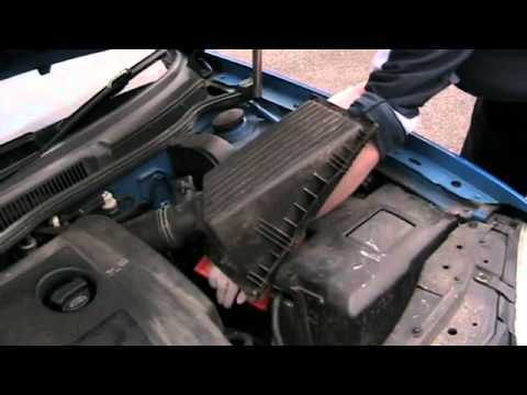 Как заменить воздушный фильтр двигателя на Volkswagen Golf 4