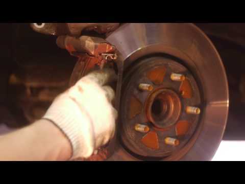 Как заменить передние тормозные колодки на Infiniti M35