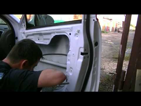 Как снять обшивку передней двери на Kia Sportage 3