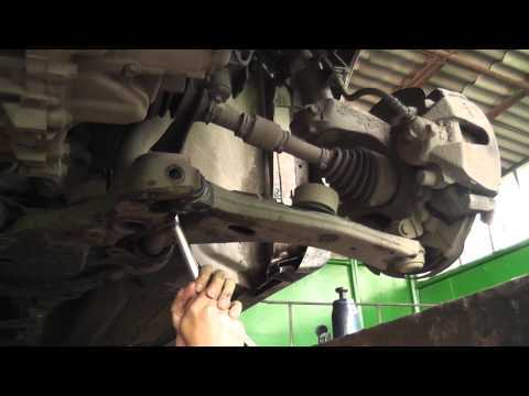 Как заменить рычаг передней подвески на Mazda 3
