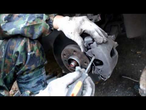 Как заменить тормозные колодки на Opel Astra H
