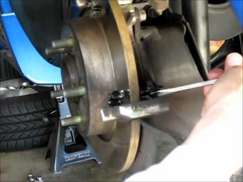 Как заменить задние тормозные колодки на Mazda 3