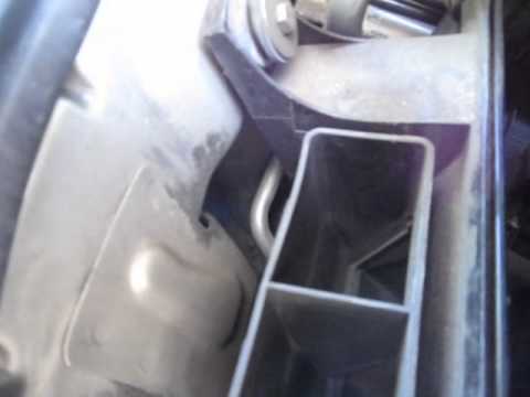 Как заменить воздушный фильтр двигателя на Audi A6 Quattro