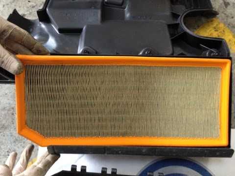 Как заменить воздушный фильтр двигателя на Volkswagen Golf 5